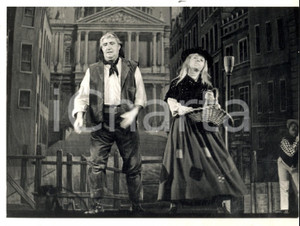 Fotografia d epoca originale 1963 MILANO TEATRO NUOVO Mario CAROTENUTO e Delia SCALA in My fair lady Foto 1