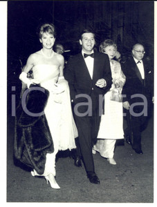Fotografia d epoca originale 1963 FESTIVAL DI CANNES Ballerina Juliette PROWSE con Mark MORDON Foto 13x18 1