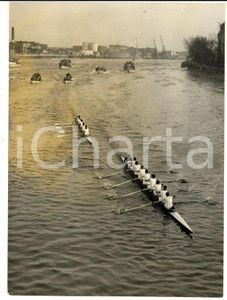 Fotografia d epoca originale 1960 LONDON University Boat Race  The OXFORD crew winning Photo 16x20 1