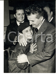 Fotografia d epoca originale 1973 RESITA ROMANIA Nicolae CEAUSESCU con un alunno della scuola professionale 1