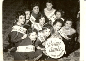Fotografia d epoca originale 1954 PARIS MONTMARTRE Les finalistes au concours de MISS FRANCE 1955 Photo 1