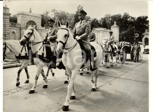 Fotografia d epoca originale 1959 ARLINGTON VIRGINIA Feretro di John FOSTER DULLES arriva al cimitero Foto 1