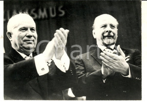 Fotografia d epoca originale 1963 BERLINO EST Partito Comunista  Applausi Walter ULBRICHT e Nikita KRUSCEV 1