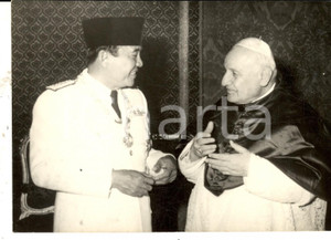 Fotografia d epoca originale 1959 ROMA Papa GIOVANNI XXIII riceve il presidente indonesiano SUKARNO Foto 1