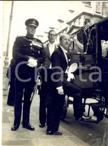 Fotografia d epoca originale 1957 LONDON New Turkish ambassador Nuri BIRGI goes to see the queen Photo 15x20 1