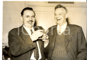 Fotografia d epoca originale 1959 LONDON Bill JAMES Albert TAYLOR winners Littlewoods Treble Chance Photo 1