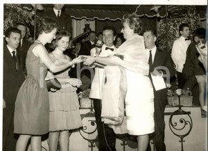 Fotografia d epoca originale 1963 GENOVA PREMIO SPOTORNO Lina VOLONGHI durante la cerimonia Foto 24x18 1