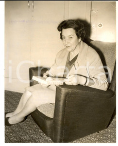 Fotografia d epoca originale 1959 LONDON Professor Anna ASLAN during a press conference about old age Photo 1