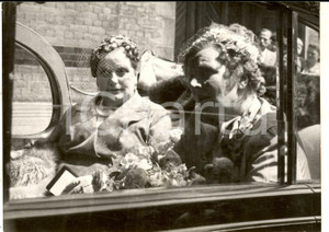 Fotografia d epoca originale 1954 LA HAYE Germaine COTY avec la reine Juliana pendant sa visite officielle 1