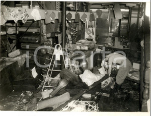 Fotografia d epoca originale 1960 HORNCASTLE LINCOLNSHIRE R.L. KISBY S draper s shop after a flood Photo 1