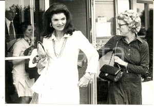 Fotografia d epoca originale 1976 NEW YORK Jacqueline KENNEDY ONASSIS al lavoro alla VIKING PRESS Foto 18x13 1