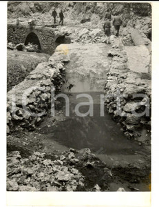 Fotografia d epoca originale 1954 SAN GIOVANNI BIANCO Strada allagata per lo straripamento del fiume ENNA 1