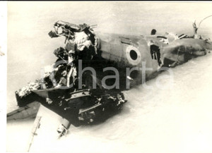 Fotografia d epoca originale 1970 TEL AVIV Bombardiere ILYUSHIN 28 abbattuto con i piloti egiziani Foto 1