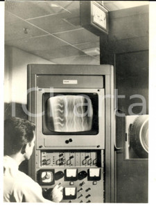 Fotografia d epoca originale 1970 INDUSTRIA USA Nuovi controlli ai raggi X in una ditta di pneumatici Foto 1