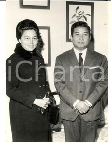 Fotografia d epoca originale 1967 NIZZA Principe Norodom SIHANOUK di Cambogia in vacanza con la moglie Foto 1
