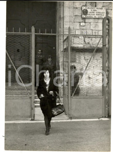 Fotografia d epoca originale 1962 Carcere PESCHIERA Visita della moglie di un condannato per diserzione Foto 1