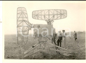 Fotografia d epoca originale 1955 TORINO CASELLE AutoritÃ  in visita al nuovo impianto radar portatile Foto 1