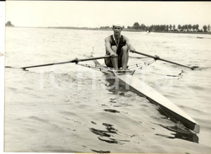 Fotografia d epoca originale 1959 MACON Europei CANOTTAGGIO  Vyaceslav IVANOV vincitore skiff  Foto 18x14 1