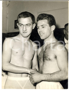 Fotografia d epoca originale 1961 LONDON John CALDWELL and Angelo RAMPIN at Flyweight Contest Photo 15x20 1