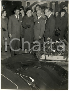 Fotografia d epoca originale 1957 TORINO Ambasciatore James David ZELLERBACH al Salone dell Auto Foto 1