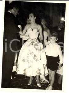 Fotografia d epoca originale 1956 CINEMA SAINTVINCENT Valentina CORTESE vince la GROLLA D ORO Foto 14x18 1