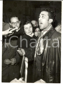 Fotografia d epoca originale 1954 UDINE Ritorno dalla Russia di un gruppo di prigionieri italiani Foto 14x18 1