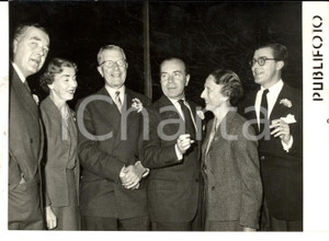 Fotografia d epoca originale 1957 NAPOLI Re Gustavo di SVEZIA con la famiglia per il suo 80Â° compleanno Foto 1