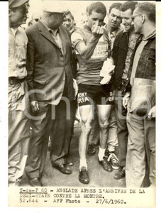 Fotografia d epoca originale 1960 CICLISMO TOUR DE FRANCE Henri ANGLADE dopo la prova a cronometro Foto 1