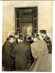 Fotografia d epoca originale 1959 TORINO Polizia e vicini sul luogo dell omicidio di Margherita FARINETTI 1