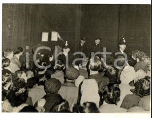 Fotografia d epoca originale 1953 MANCHESTER Posting of execution announce for Louisa MERRIFIELD Photo 1