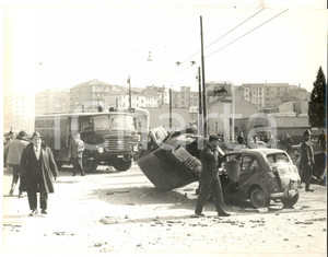Fotografia d epoca originale 1968 MILANO SAN SIRO Quartiere sconvolto da esplosione per una fuga di gas Foto 1