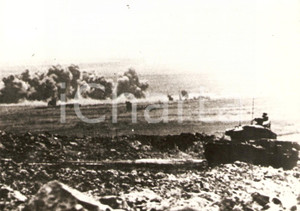 Fotografia d epoca originale 1970 GOLAN HEIGHTS SYRIA Esplosione deposito munizioni Foto BASSA QUALITA 1