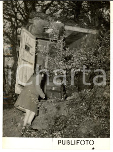 Fotografia d epoca originale 1960 ca GENOVA CORNIGLIANO Bambina alla ricerca del fratello rapito Foto 13x18 1