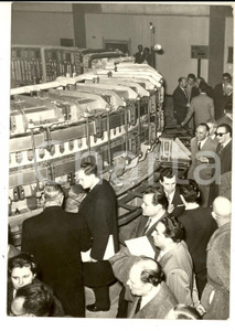 Fotografia d epoca originale 1959 FRASCATI RM Commissione CEE Energia Atomica visita il sincrotrone Foto 1