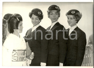 Fotografia d epoca originale 1961 PARIS ORLY MODE Haute Coiffure  Nouvelle ligne ESPACE Photo 18x13 1