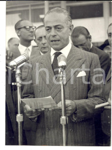Fotografia d epoca originale 1956 ROMA Gaetano MARTINO prima di partire per la conferenza sulla CRISI DI SUEZ 1