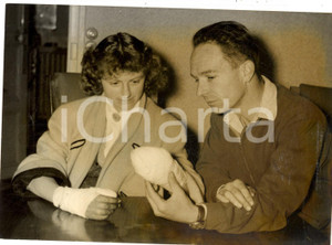 Fotografia d epoca originale 1956 MANTESLAJOLIE Institutrice Ghislaine BAILLEAU brulée pour sauver un élève 1