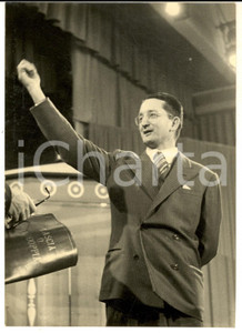 Fotografia d epoca originale 1957 LASCIA O RADDOPPIA Ritratto concorrente Luigi CARLESSI Foto 13x18 cm 1