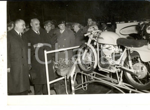 Fotografia d epoca originale 1960 ca FIERA MILANO Giovanni BOVETTI inaugura Mostra del Ciclo e Motociclo 1