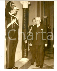Fotografia d epoca originale 1960 ROMA Ferruccio PARRI durante le consultazioni al Quirinale Foto 13x18 cm 1