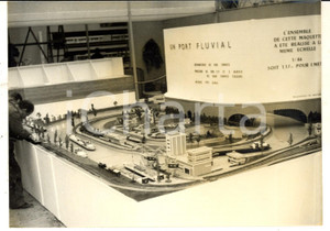 Fotografia d epoca originale 1961 PARIS Exposition DEMAINPARIS  Maquette port fluvial sur Seine Photo 1