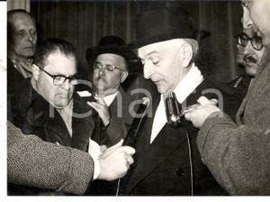 Fotografia d epoca originale 1960 ca ROMA Antonio SEGNI durante una conferenza stampa Foto 18x13 cm 1