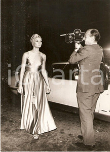 Fotografia d epoca originale 1969 MODA Sfilata con abiti di Simon MASSEY alla prima del film ISADORA DUNCAN 1