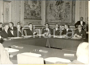 Fotografia d epoca originale 1960 PARIS RÃ©union VON BRENTANO  COUVE DE MURVILLE  HERTER  SELWIN LLOYD 1