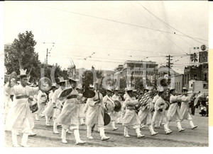 Fotografia d epoca originale 1962 SEUL Musicisti in costume per festa 14Â° anniversario COREA DEL SUD Foto 1