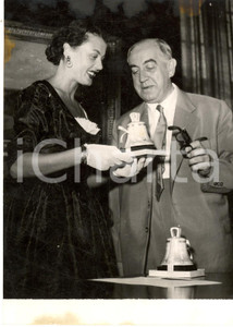 Fotografia d epoca originale 1953 BERLIN Prof. Ernst REUTER riceve Miss Germania Christel SCHAACK Foto 15x20 1