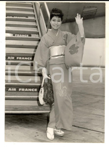 Fotografia d epoca originale 1961 PARIS ORLY Yoko NAKAZAKI nuova Miss Air FranceJapon Foto 13x18 cm 1
