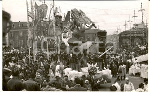 Fotografia d epoca originale 1959 CARNEVALE NIZZA Sfilata dei carri sul tema Raggiungimento della Luna Foto 1