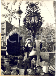 Fotografia d epoca originale 1955 ca PARIS Foire à la Ferraille sur le boulevard Richard LENOIRFoto 14x18 cm 1