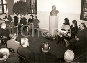 Fotografia d epoca originale 1971 MILANO Casa di lavoro per ciechi di guerra  Inaugurazione laboratori Foto 1